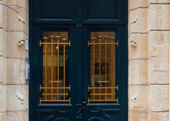 Familiar Reformado En Pleno Centro De San Sebastian, Donostia-san Sebastian * San Sebastián